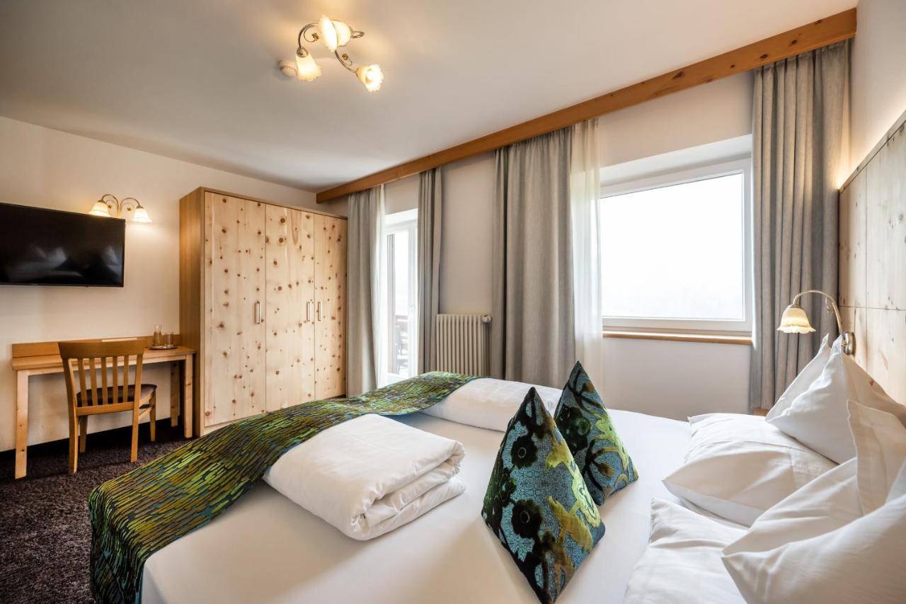 Double or Twin Room with Mountain View